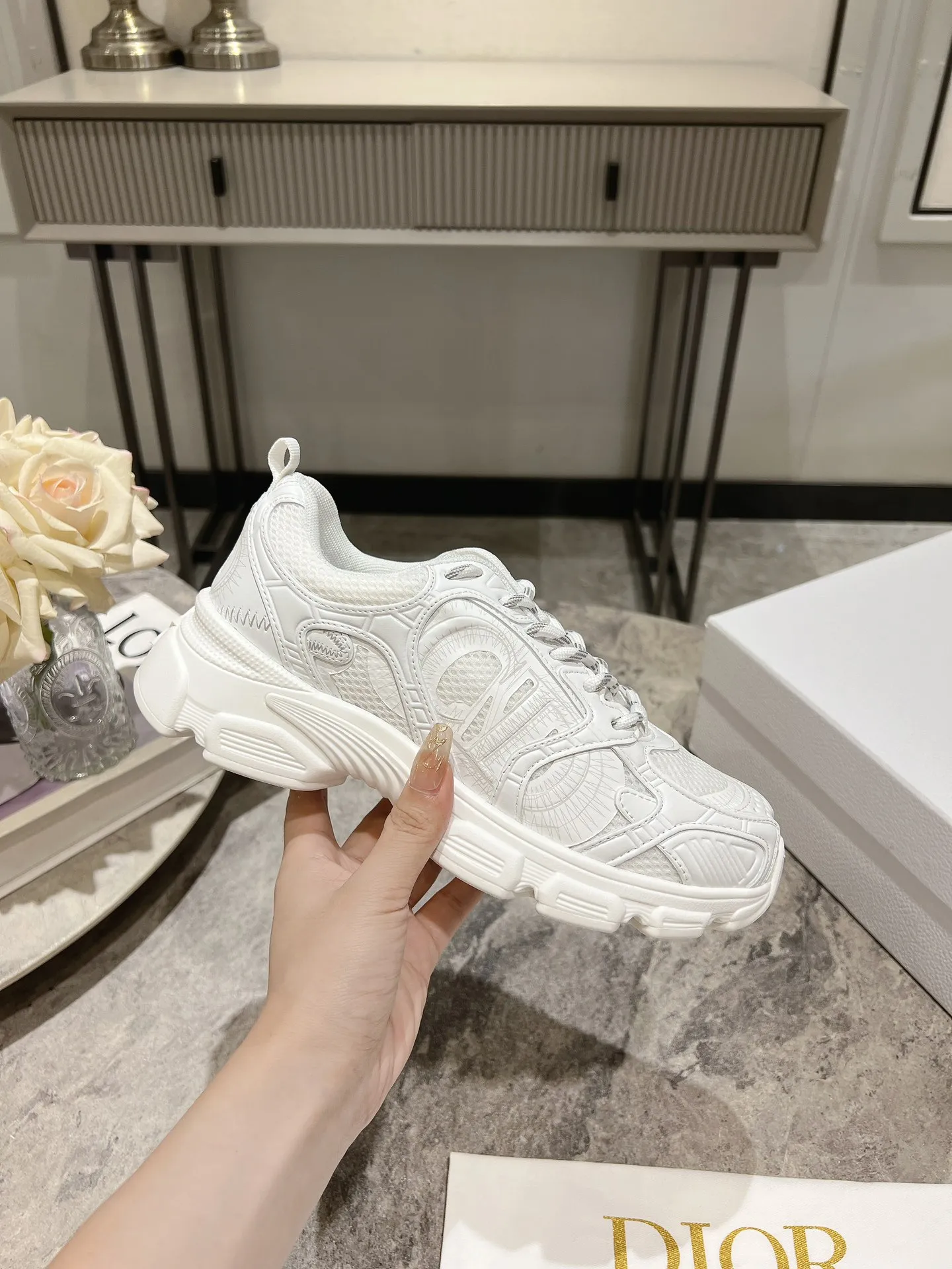 👟👟Ex-factory price 600👟👟 The latest hot model, the star model 2024 main hot product, the newly released Dior Chrono new casual sports shoes, running shoes, dad shoes are really cool, full of futuristic feeling! Really cool! Once again interpreting Dior's concept of cool fashion, the lucky star will bless you with good luck. The new EVA sole is super light and super soft! A perfect replica of the original! Fully matched material and mold! ! Women’s size: 35-39 (40.41 customized)